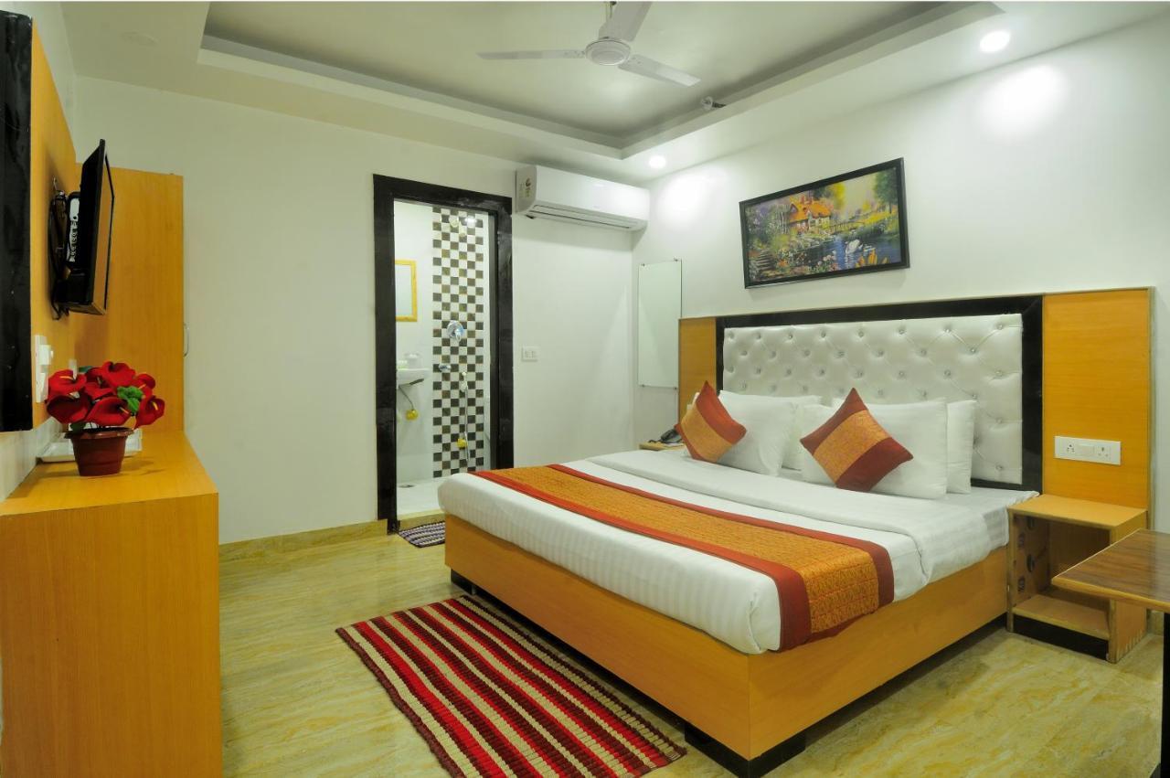 Hotel Noida Delight Esterno foto