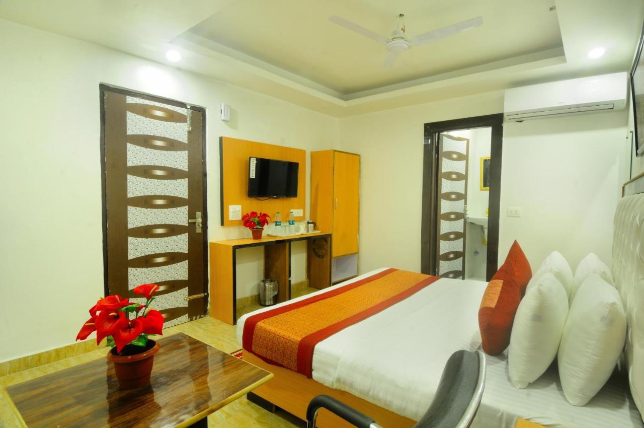 Hotel Noida Delight Esterno foto