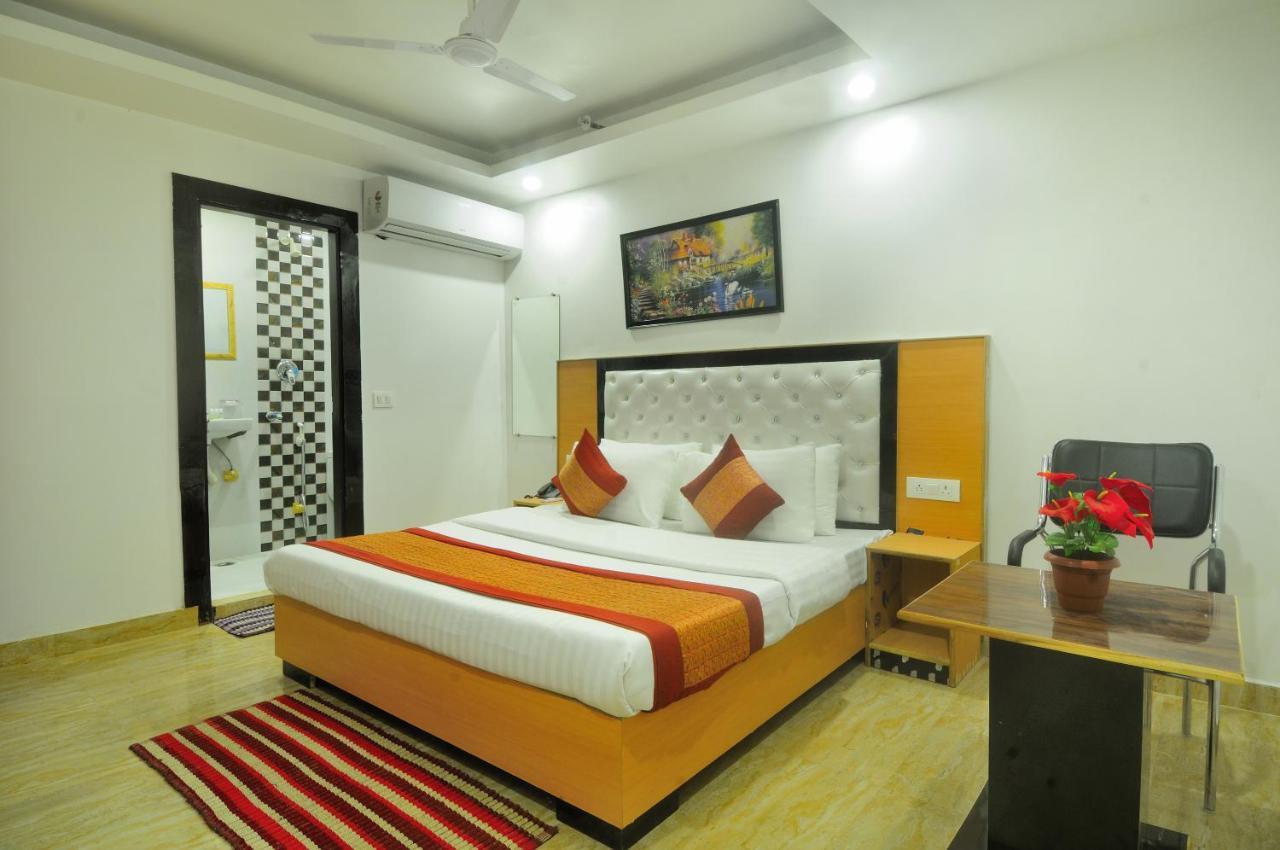 Hotel Noida Delight Esterno foto