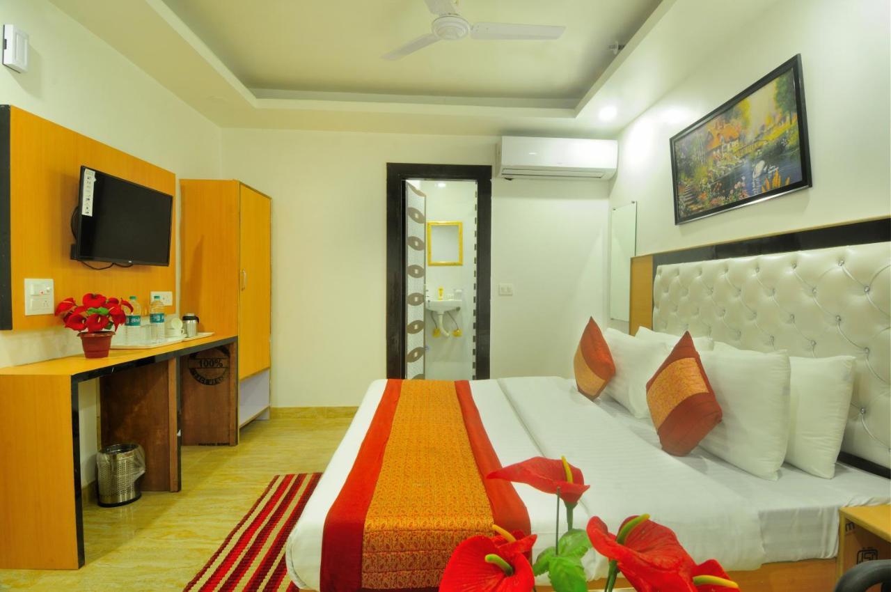 Hotel Noida Delight Esterno foto