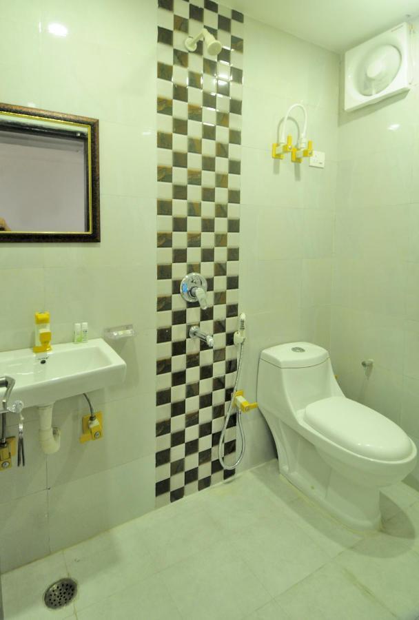 Hotel Noida Delight Esterno foto