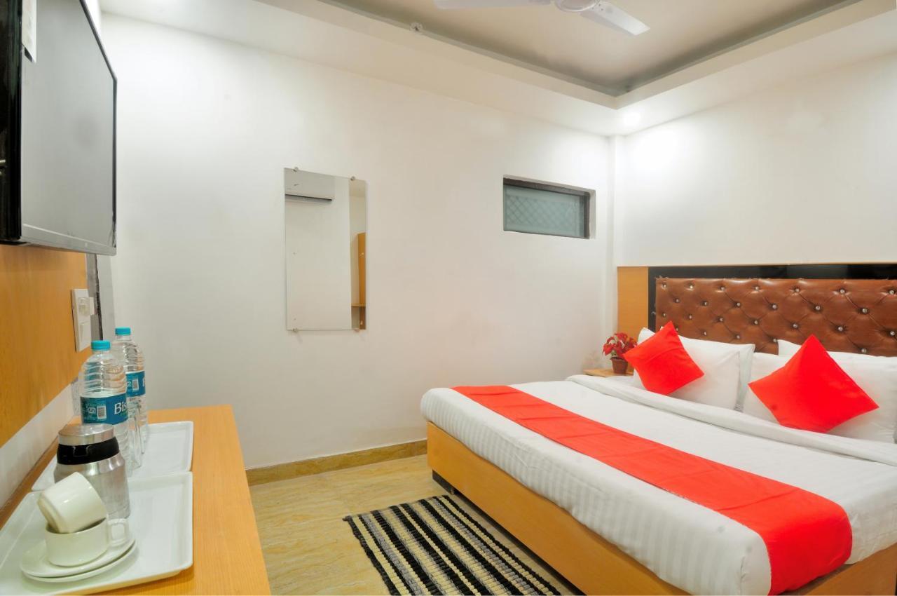 Hotel Noida Delight Esterno foto