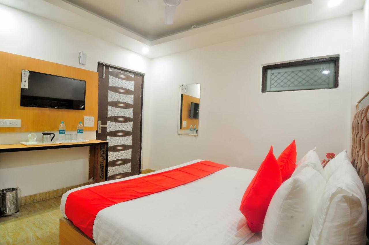 Hotel Noida Delight Esterno foto