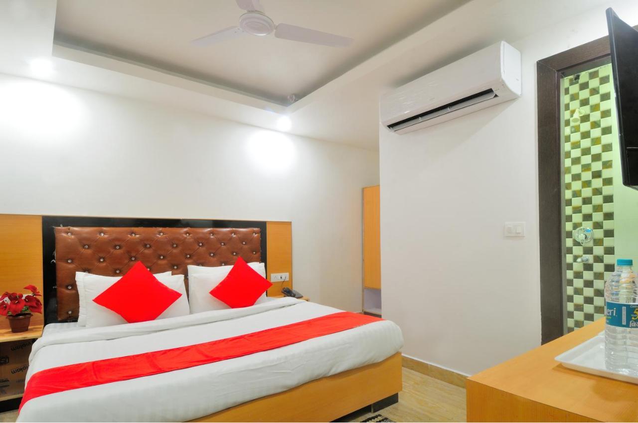 Hotel Noida Delight Esterno foto