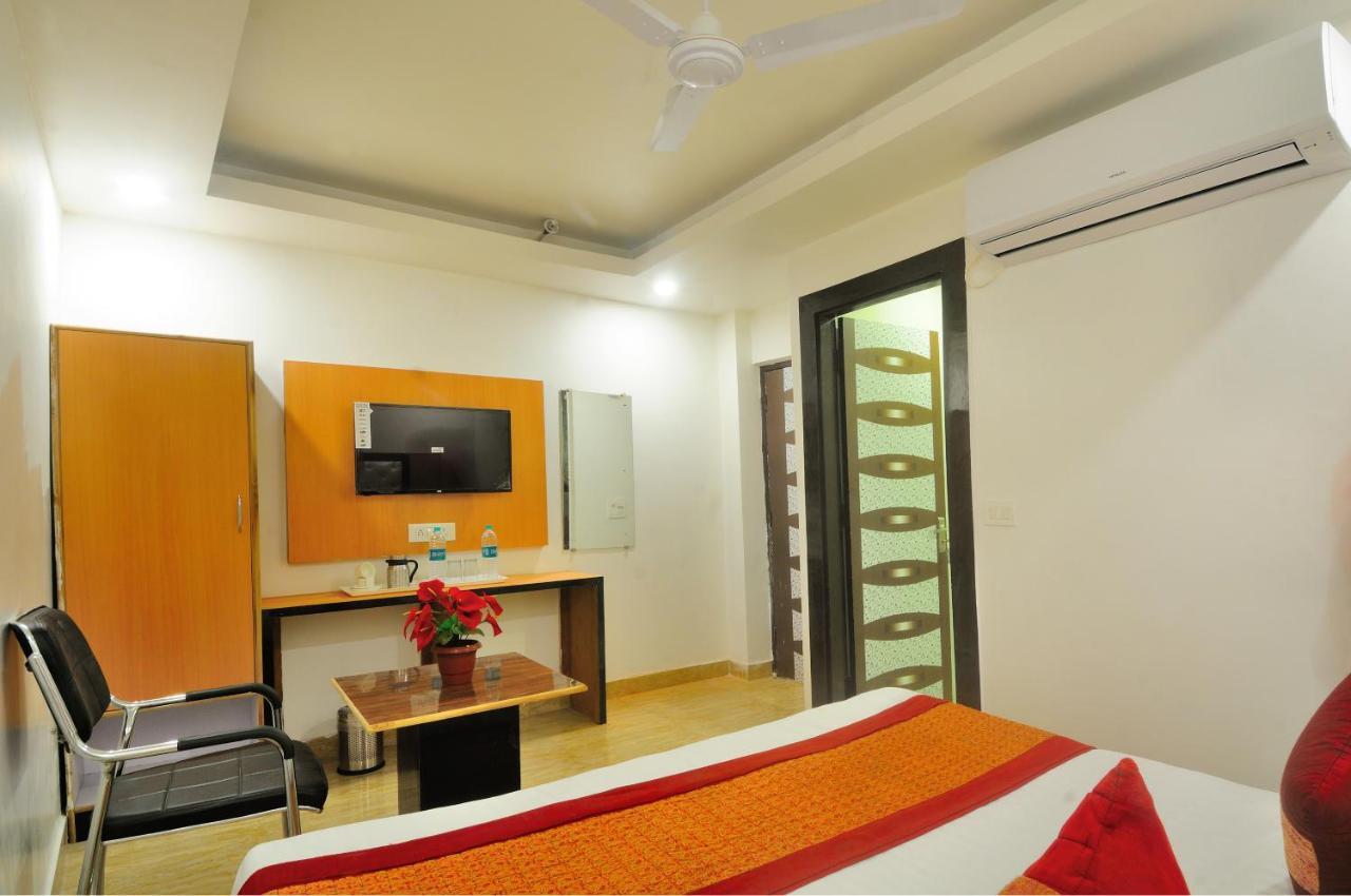 Hotel Noida Delight Esterno foto