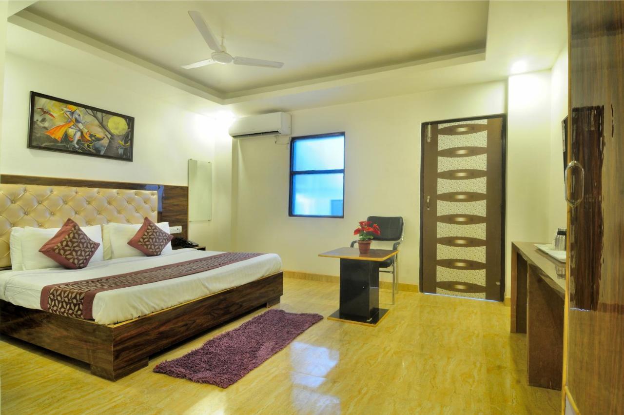 Hotel Noida Delight Esterno foto
