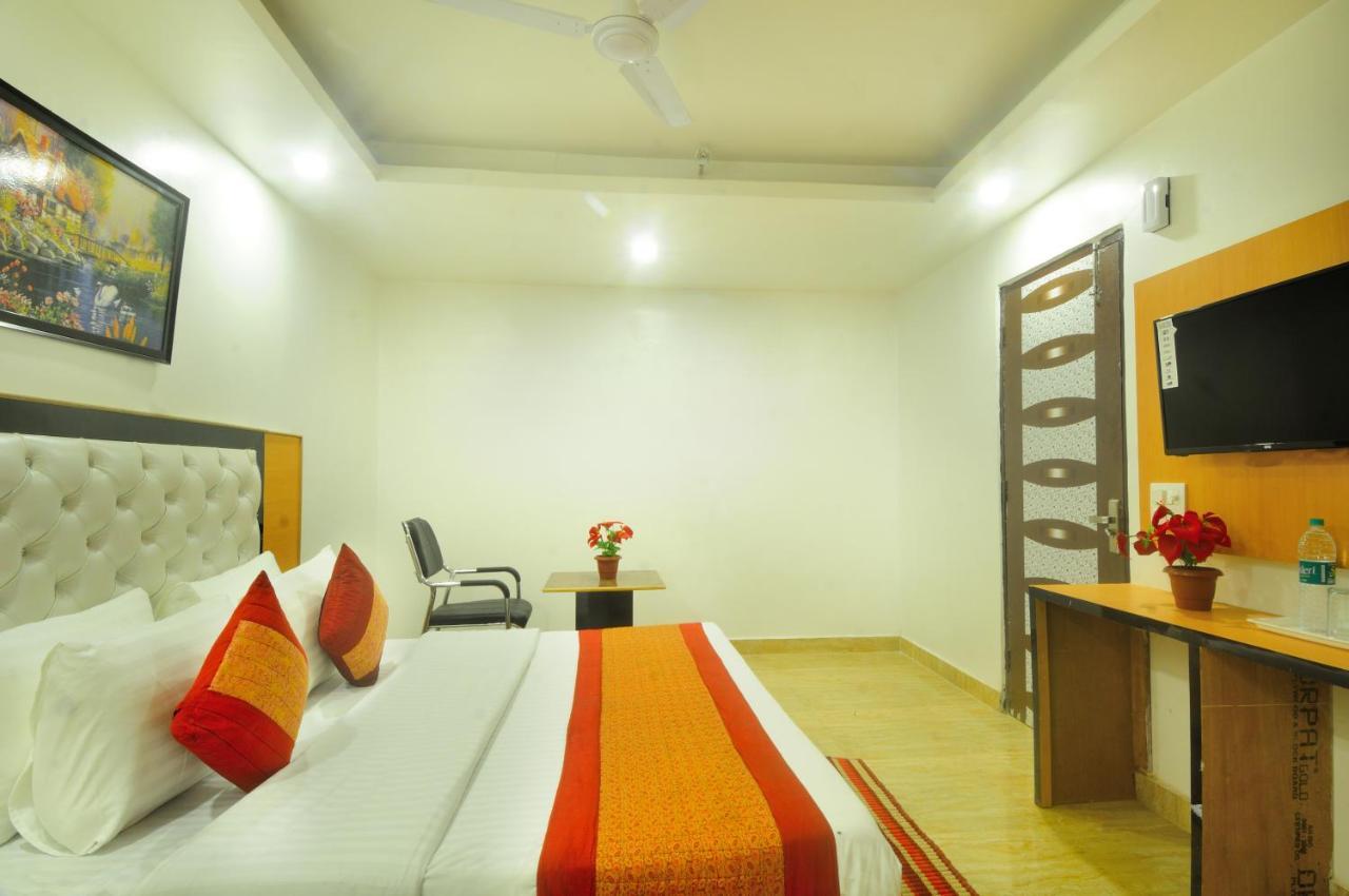 Hotel Noida Delight Esterno foto