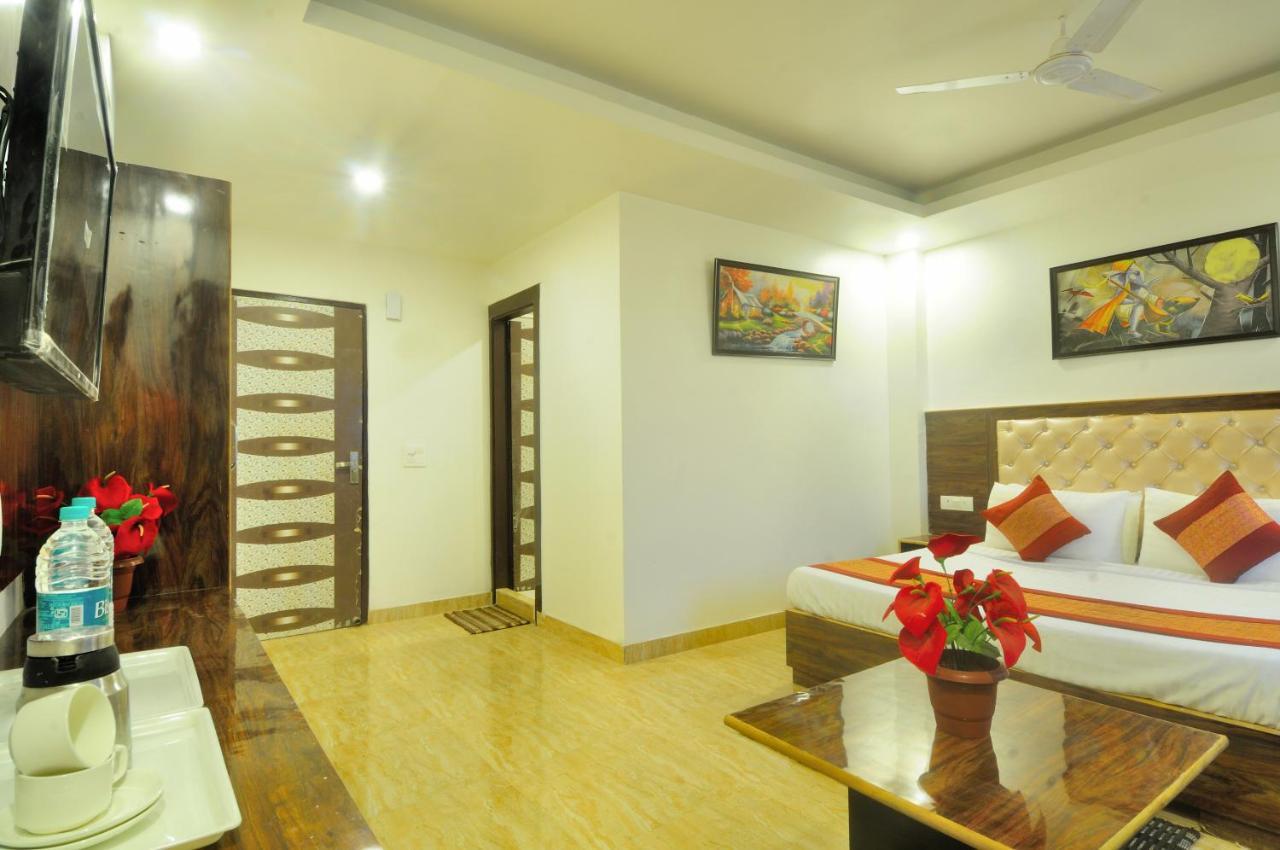 Hotel Noida Delight Esterno foto