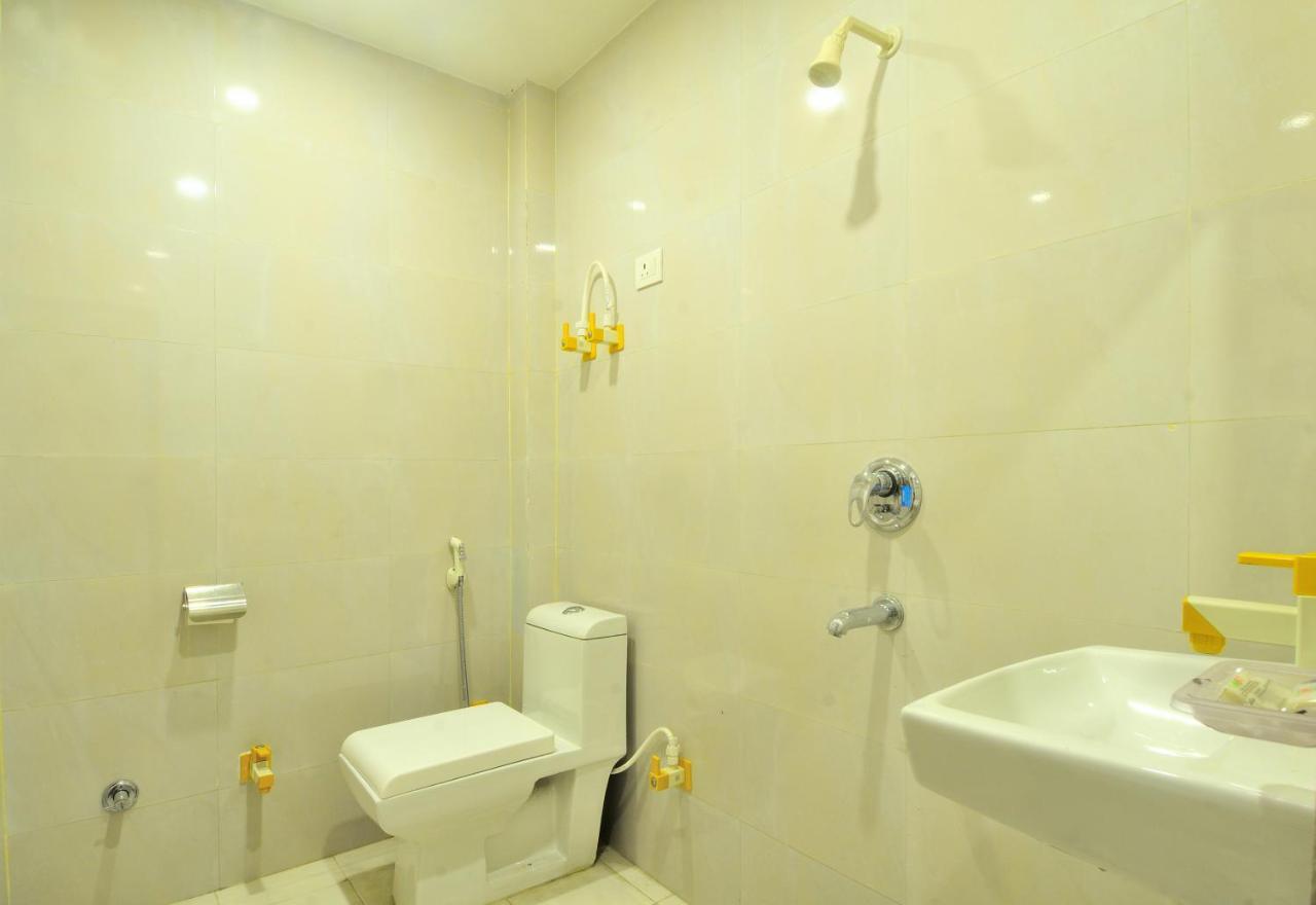 Hotel Noida Delight Esterno foto