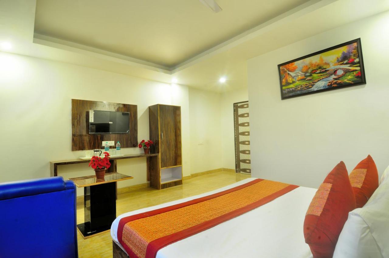 Hotel Noida Delight Esterno foto