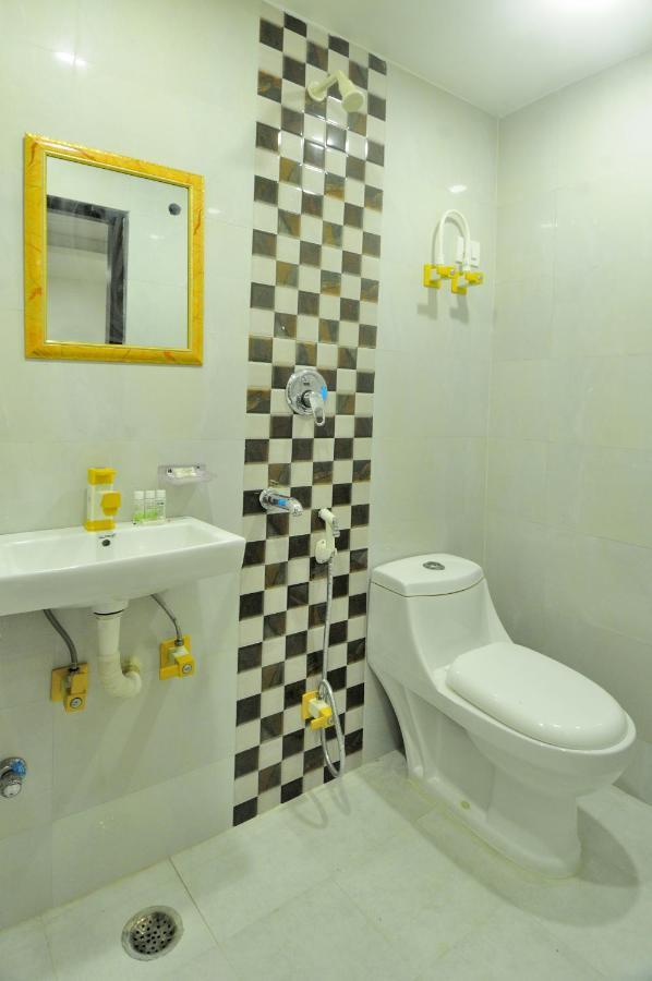 Hotel Noida Delight Esterno foto