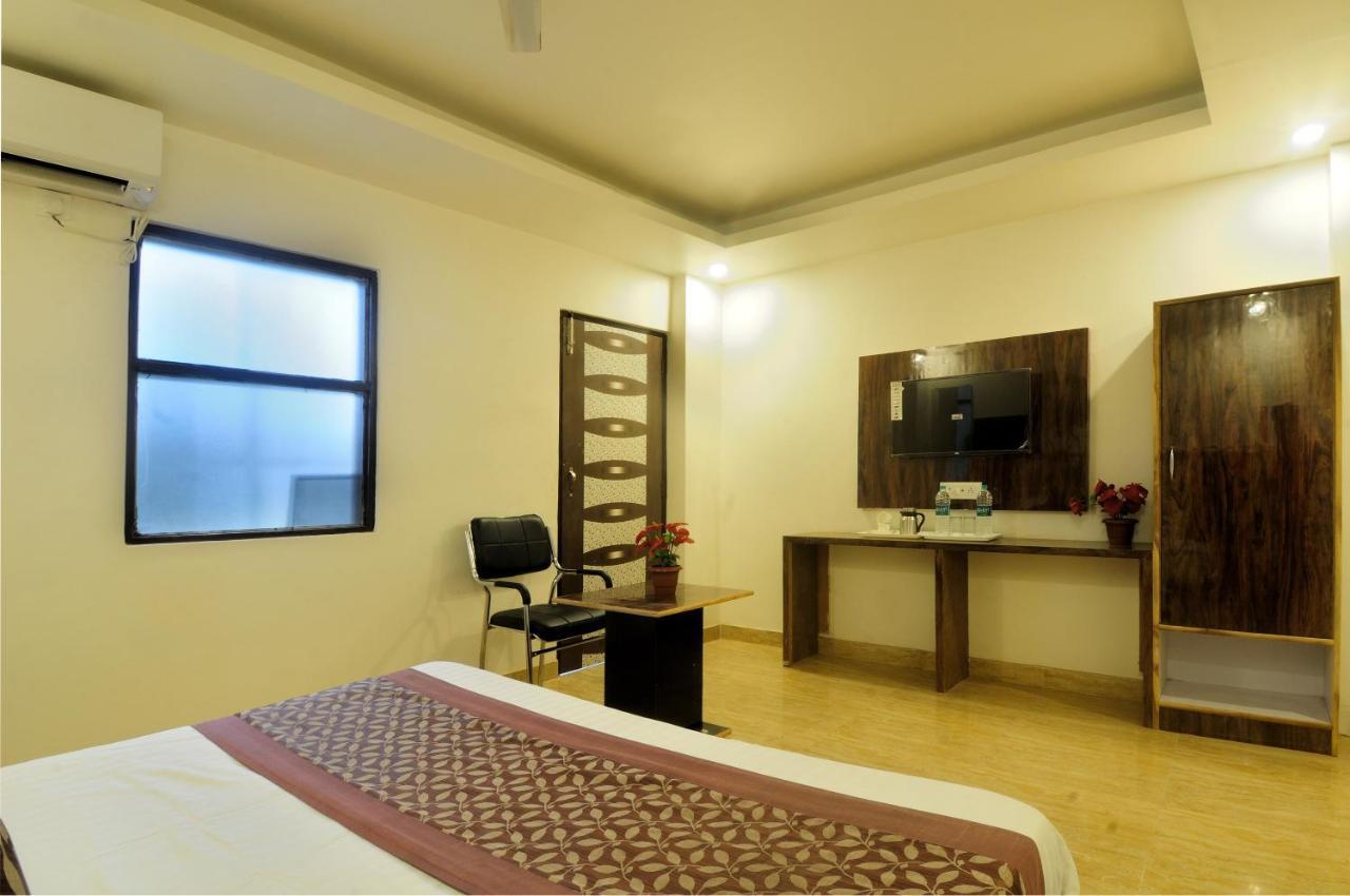 Hotel Noida Delight Esterno foto