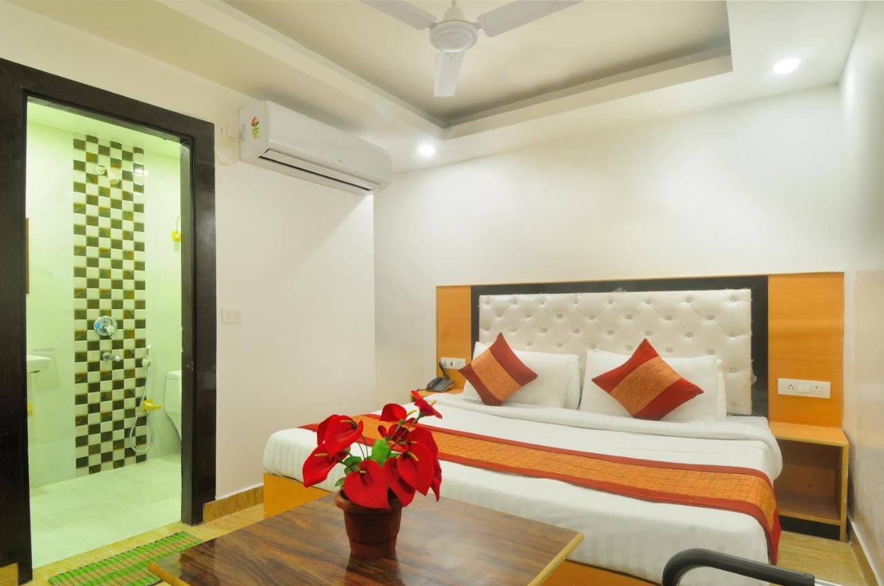 Hotel Noida Delight Esterno foto